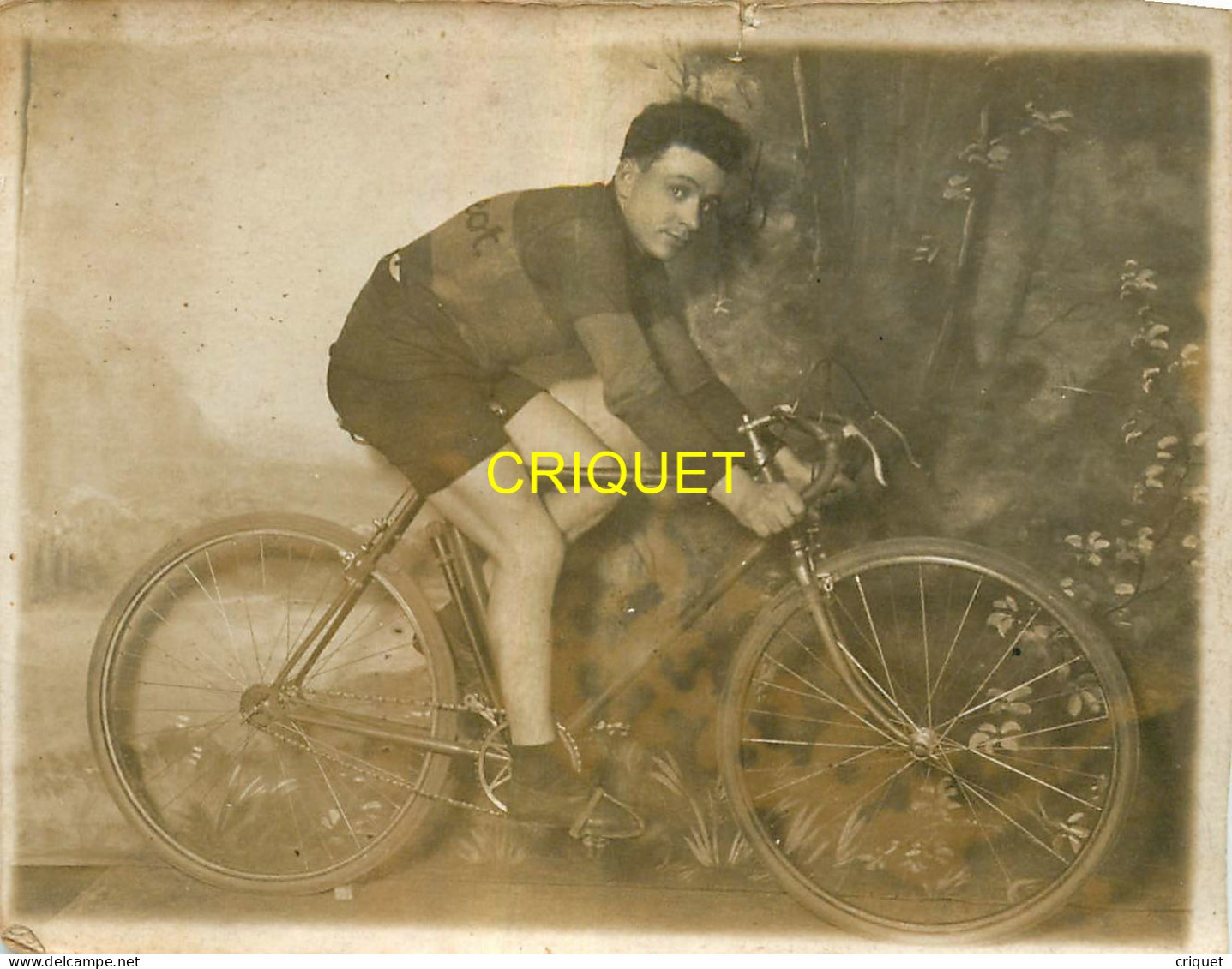 Nantes, lot de cartes photos et photos de Chauvet, coureur cycliste, et garage de cycles, vieille moto, studio d'Armen