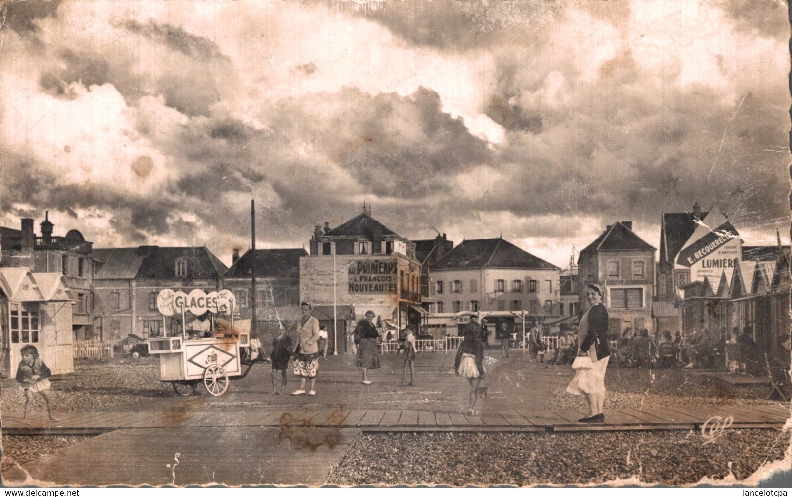 80 - CAYEUX SUR MER / ENTREE DE LA PLAGE - MARCHAND DE GLACES AMBULANT - Cayeux Sur Mer