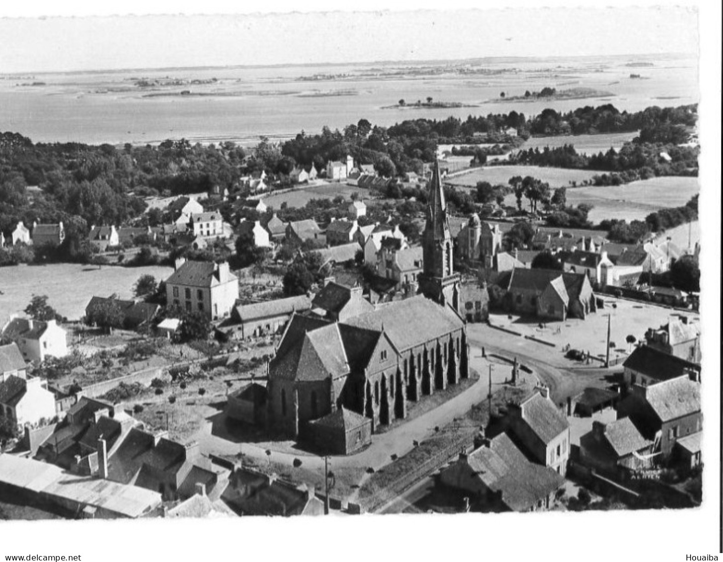 CPSM En Avion Au Dessus De ....de L'église Et Vue Sur Le Golfe - Arradon (56) - Arradon