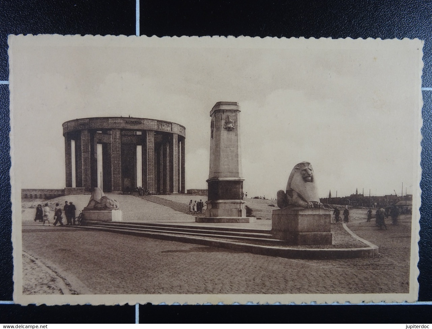 Nieuport Monument Au Roi Albert à L'Yser - Nieuwpoort