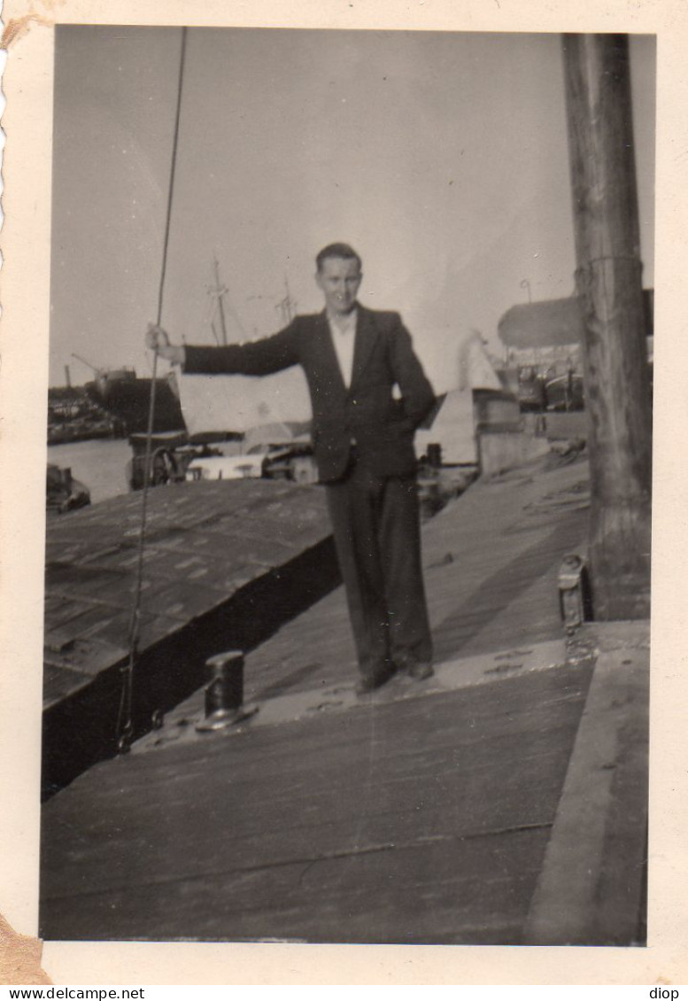 Photographie Photo Vintage Snapshot Batellerie P&eacute;niche Batelier Bateau - Bateaux