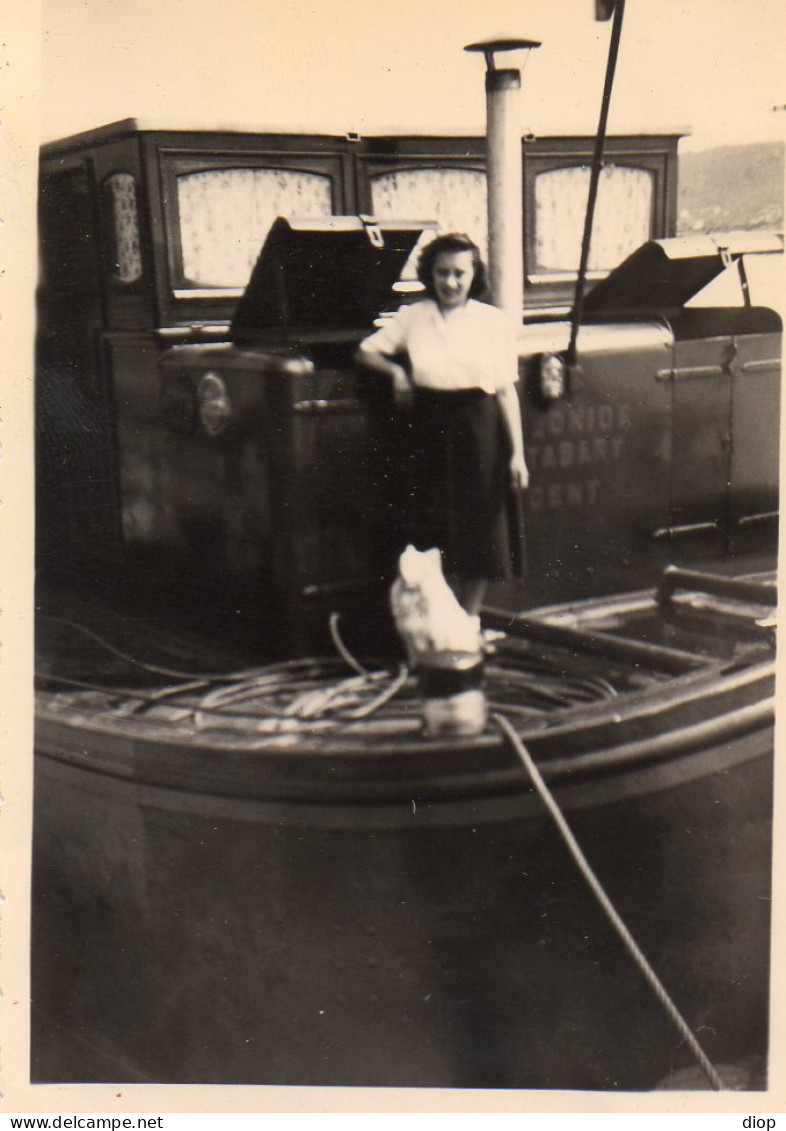 Photographie Photo Vintage Snapshot Batellerie P&eacute;niche Batelier Bateau - Bateaux