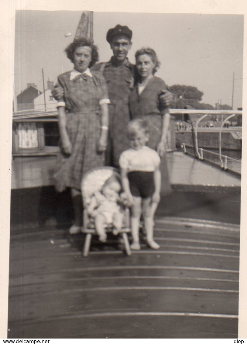 Photographie Photo Vintage Snapshot Batellerie P&eacute;niche Batelier Bateau - Schiffe