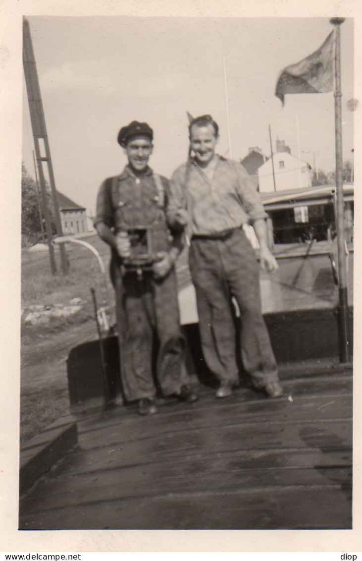 Photographie Photo Vintage Snapshot Batellerie P&eacute;niche Batelier Bateau - Bateaux