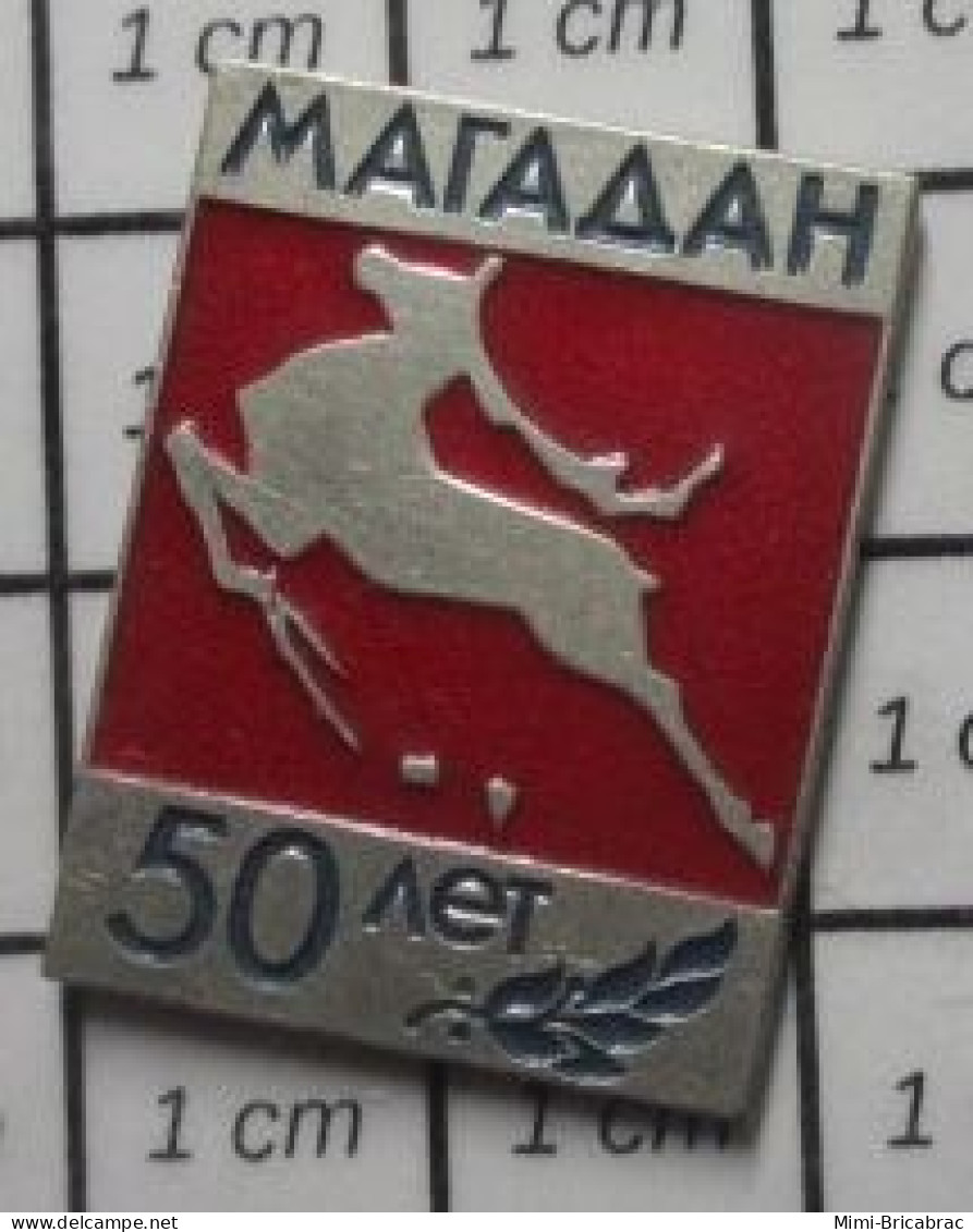 510F Pin's Pins / Beau Et Rare / ANIMAUX / DAIM COULeUR ARGENT PIn'S EN CYRILLIQUE Origine Russe - Animaux