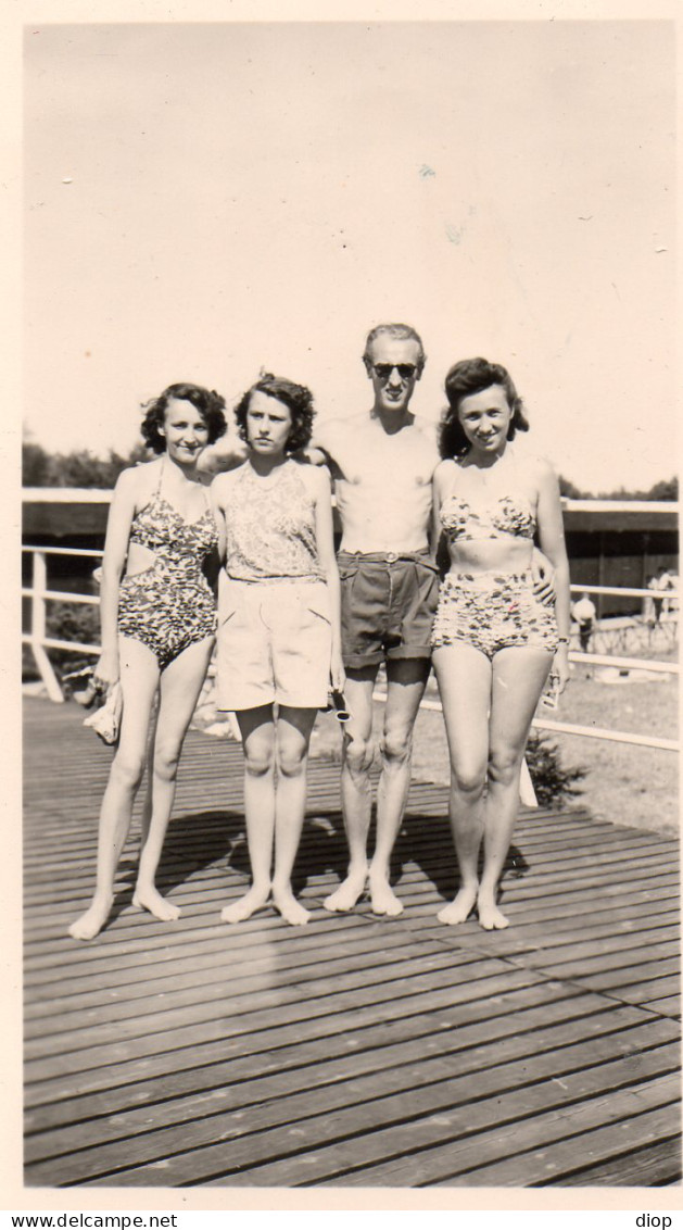 Photographie Photo Vintage Snapshot Maillot Bain Bikini Plage - Personas Anónimos