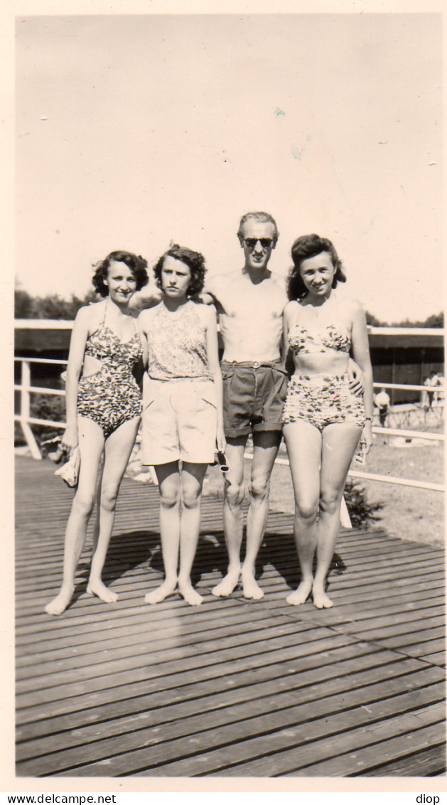 Photographie Photo Vintage Snapshot Maillot Bain Bikini Plage - Persone Anonimi