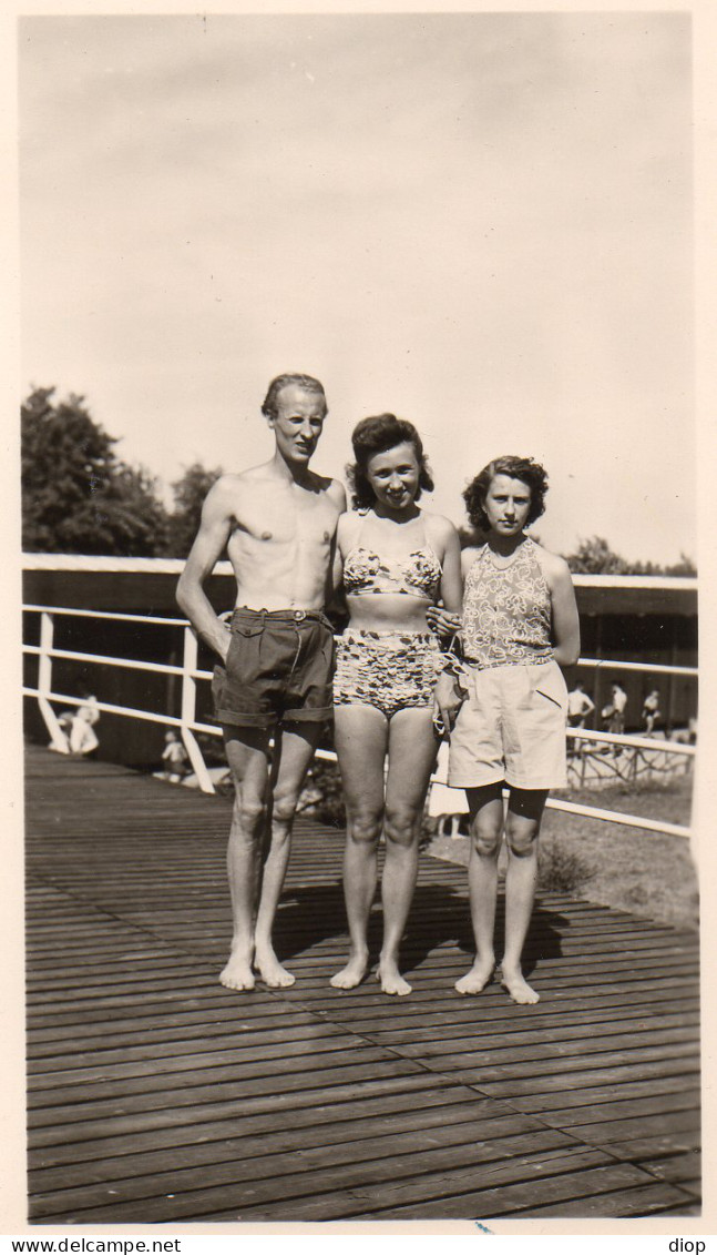 Photographie Photo Vintage Snapshot Maillot Bain Bikini Trio Short - Persone Anonimi