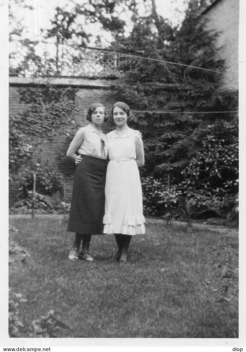 Photographie Photo Vintage Snapshot Amies Mode Campagne Herbe - Anonyme Personen