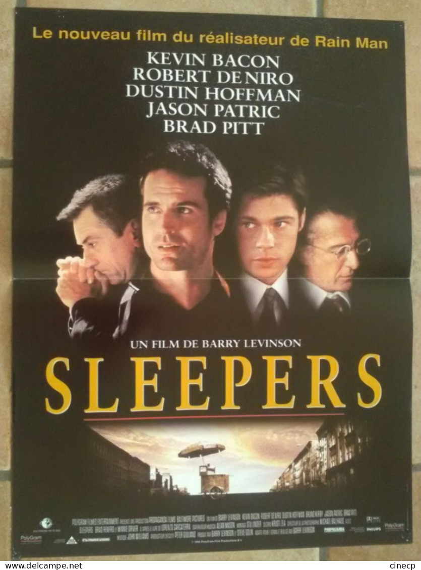 AFFICHE CINEMA FILM SLEEPERS + 8 PHOTO EXPLOITATION DE NIRO BACON BRAD PITT LEVINSON 1996 TBE - Afiches & Pósters