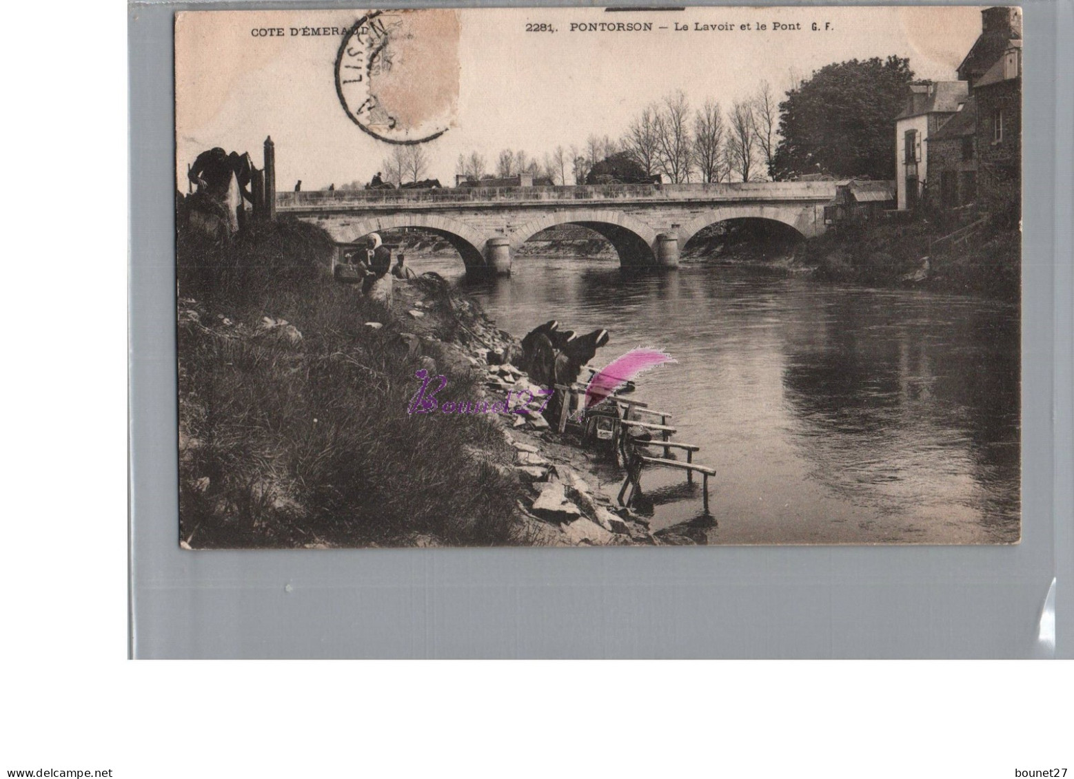 CPA - PONTORSON 50 - Le Lavoir Et Le Pont Très Animé Lavandiere Et Passage De Caleche Cheval Sur Le Pont - Pontorson