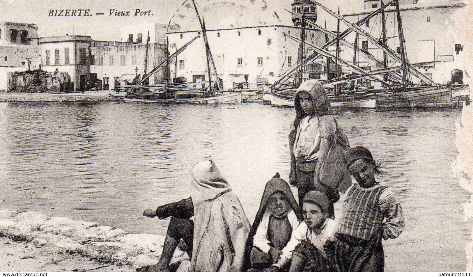 TUNISIE BIZERTE VIEUX PORT BELLE ANIMATION BATEAUX ET GROUPE D'ENFANTS - Tunisia