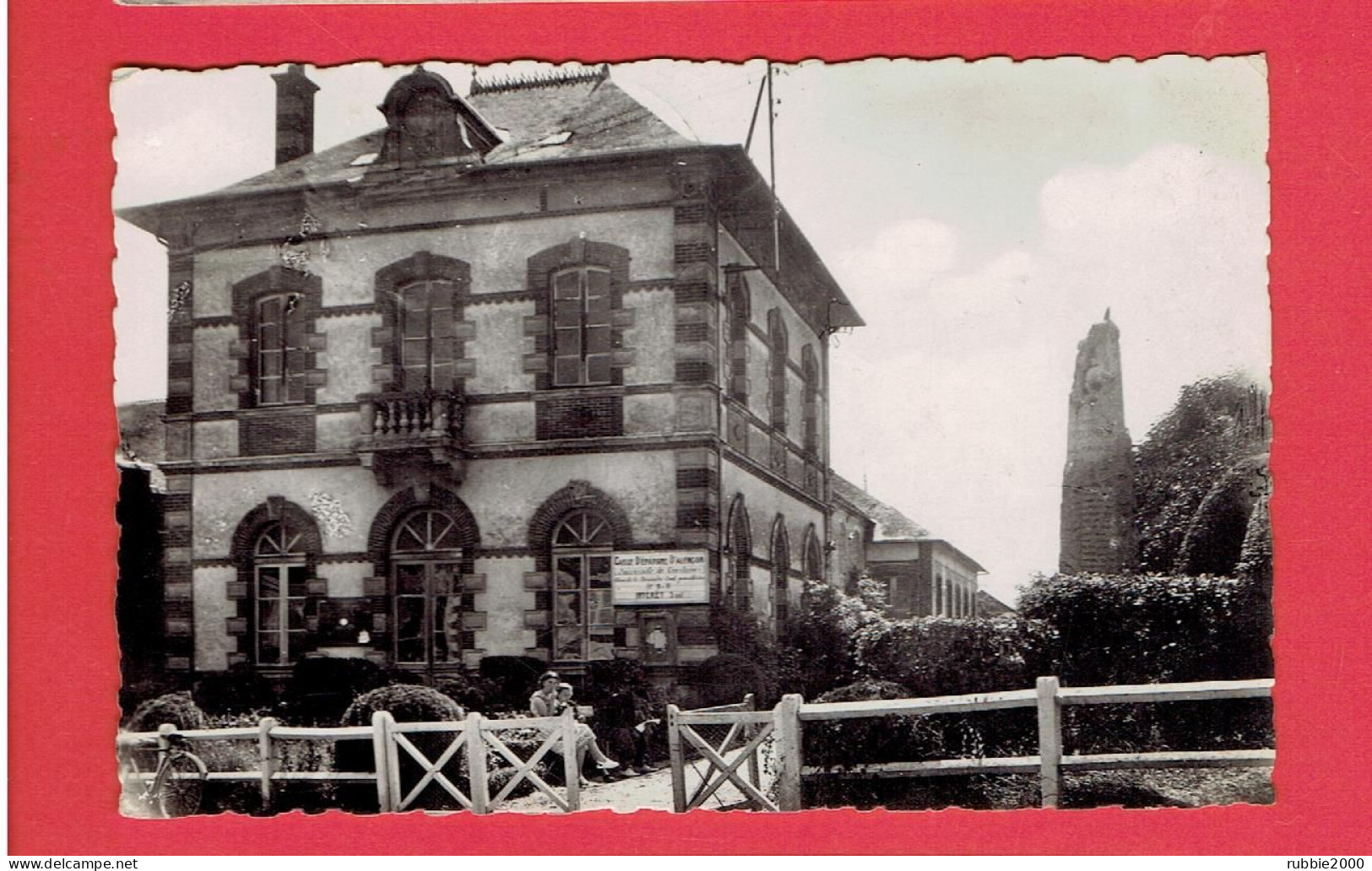 COURTOMER 1954 LE MONUMENT ET LA MAIRIE CARTE EN TRES BON ETAT - Courtomer