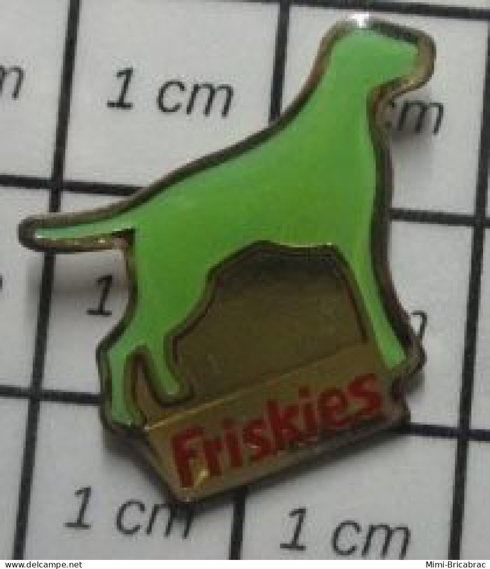 2020 Pin's Pins / Beau Et Rare / THEME : ANIAMUX / CHIEN VERT CROQUETTES FRISKIES - Animals