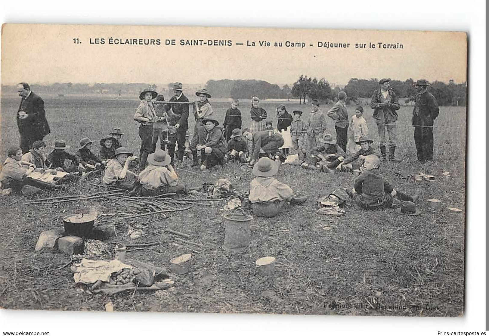 CPA Eclaireurs De St Denis La Vie Au Camp Déjeuner Sur Le Terrain - Scoutismo