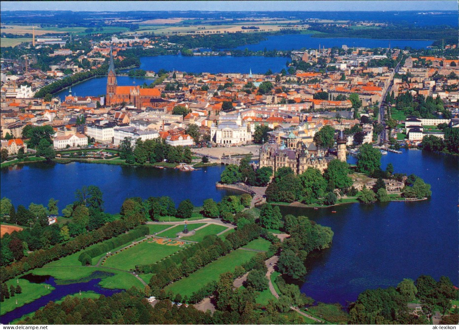 Ansichtskarte Schwerin Luftbild: Schloss, Kirche, Seen, Industrie 1995 - Schwerin