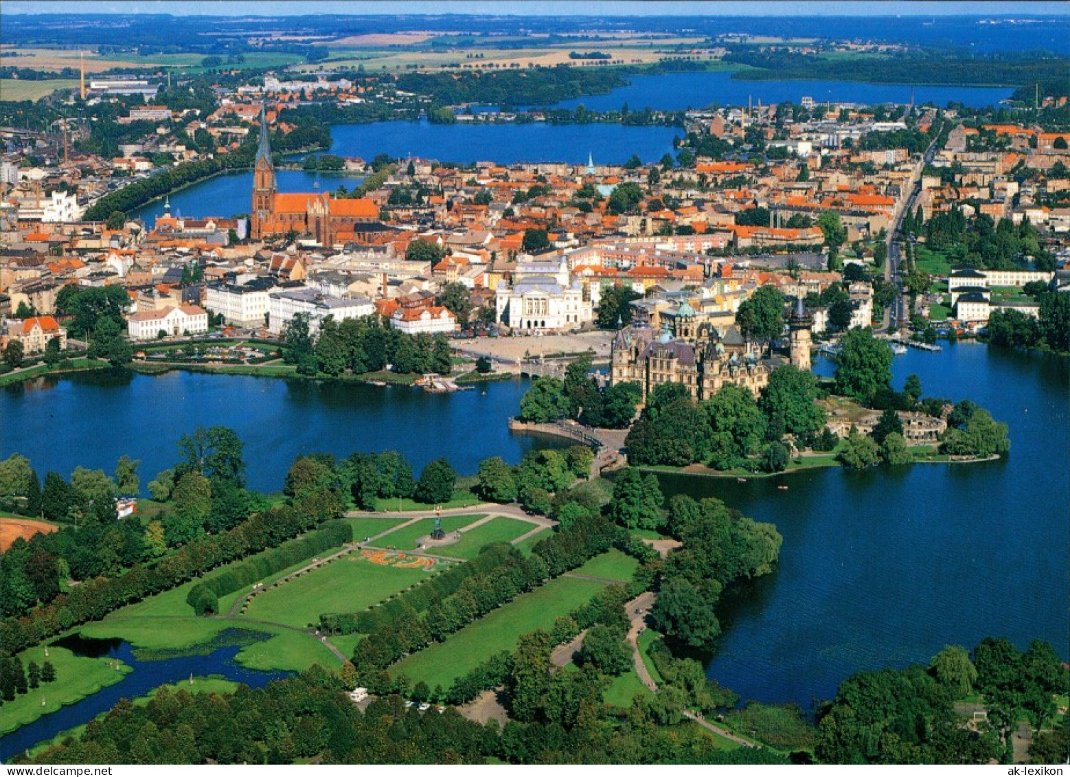 Ansichtskarte Schwerin Luftbild: Schloss, Kirche, Seen, Industrie 2003 - Schwerin