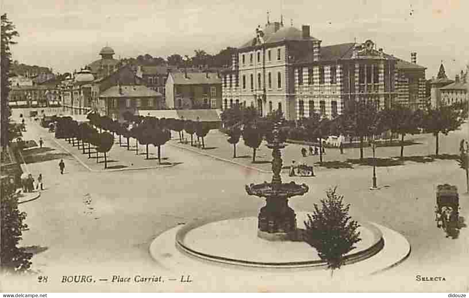 01 - Bourg - Place Carriat - Animée - Attelage De Chevaux - CPA - Voir Scans Recto-Verso - Otros & Sin Clasificación