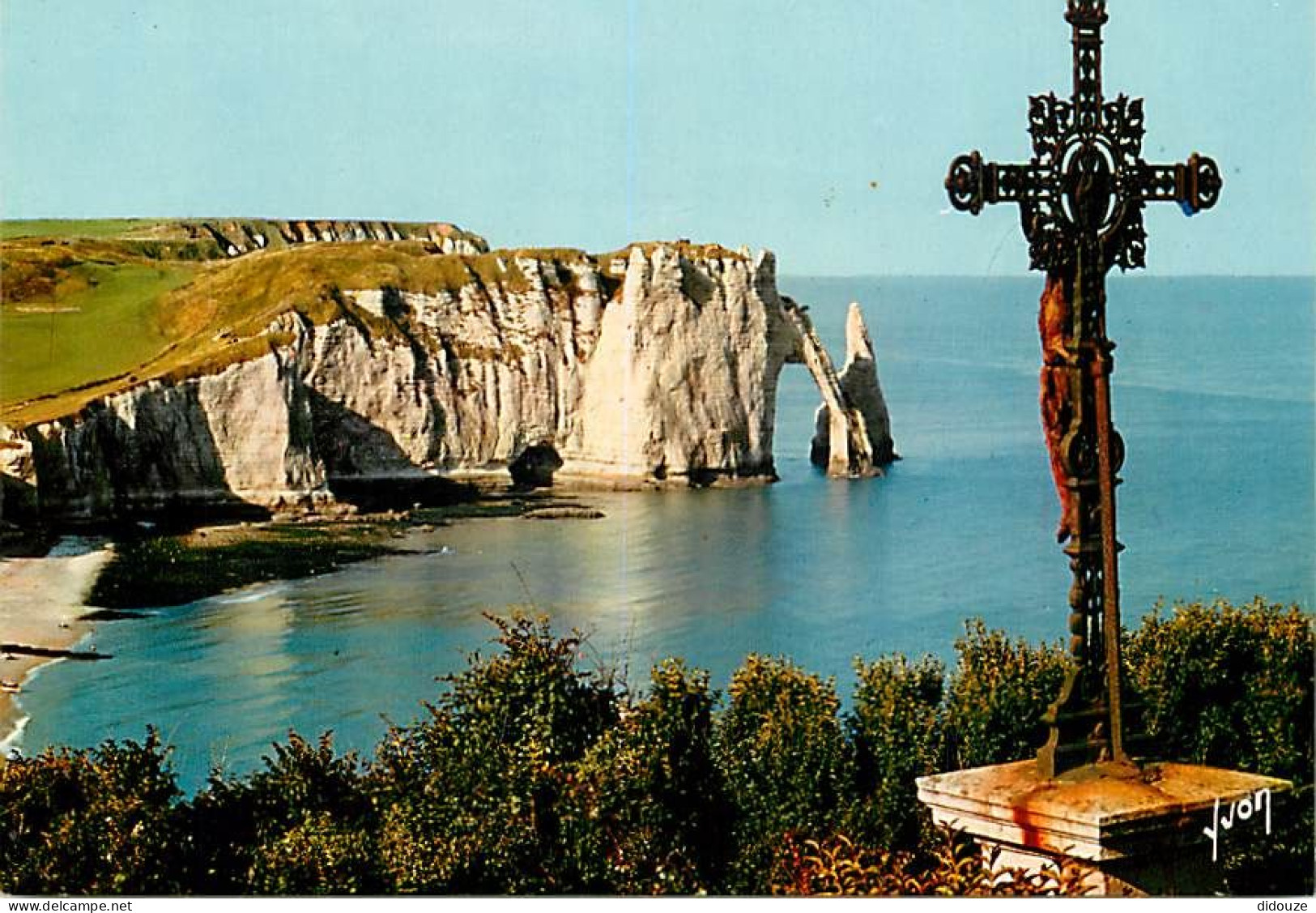 76 - Etretat - Le Calvaire  Les Falaises  La Porte D'Aval Et L'Aiguille - CPM - Voir Scans Recto-Verso - Etretat