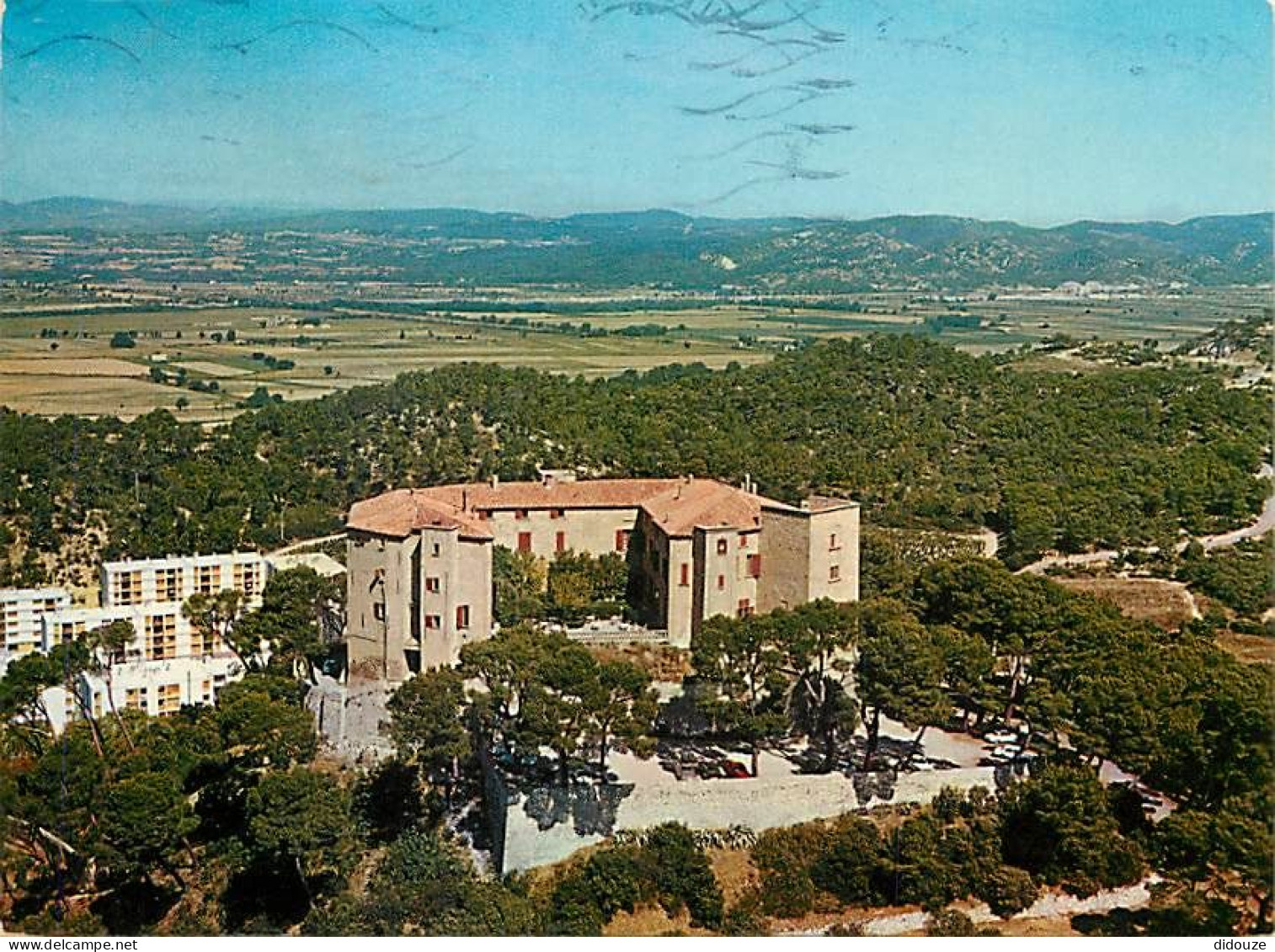 13 - Meyrargues - Le Château - Vue Aérienne - CPM - Voir Scans Recto-Verso - Meyrargues