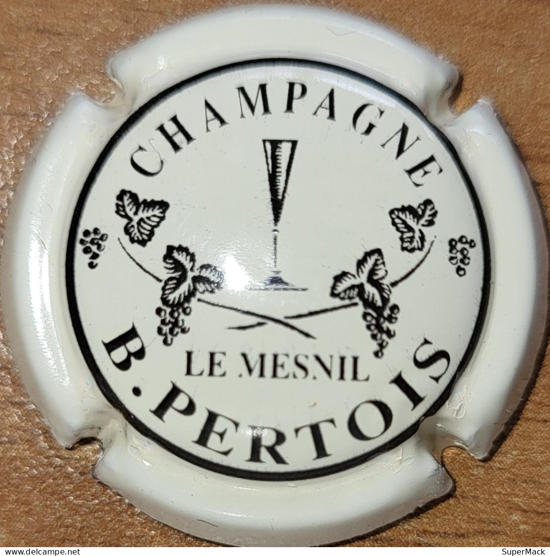 Capsule Champagne Bernard PERTOIS Série Flûte Et Raisin, Nom Circulaire, Crème & Noir Nr 01 - Autres & Non Classés