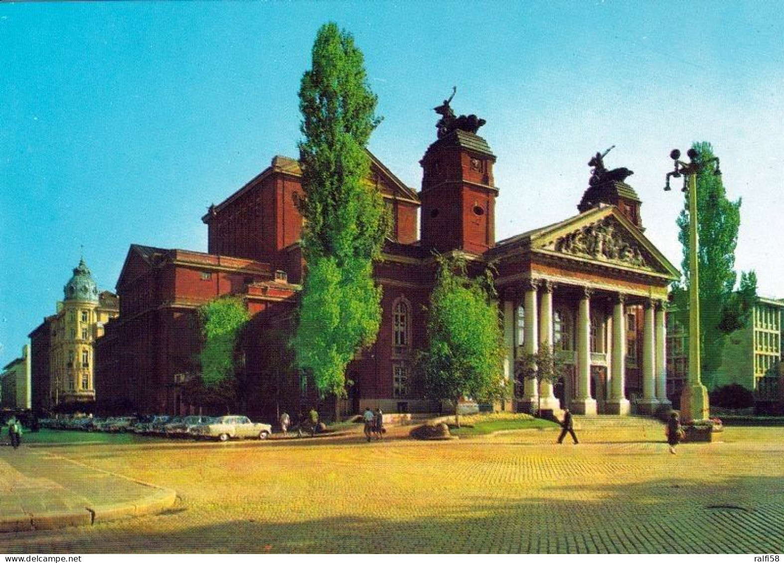 2 AK Bulgarien / Bulgaria * 2 Ansichten Des Nationaltheaters „Iwan Wasow“ In Der Hauptstadt Sofia * - Bulgarije