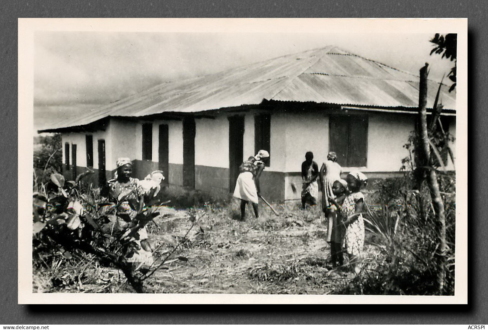 CAMEROUN - YOKO On Prepare La Maison Des Soeurs  (scan Recto-verso) PFRCR00033P - Cameroun