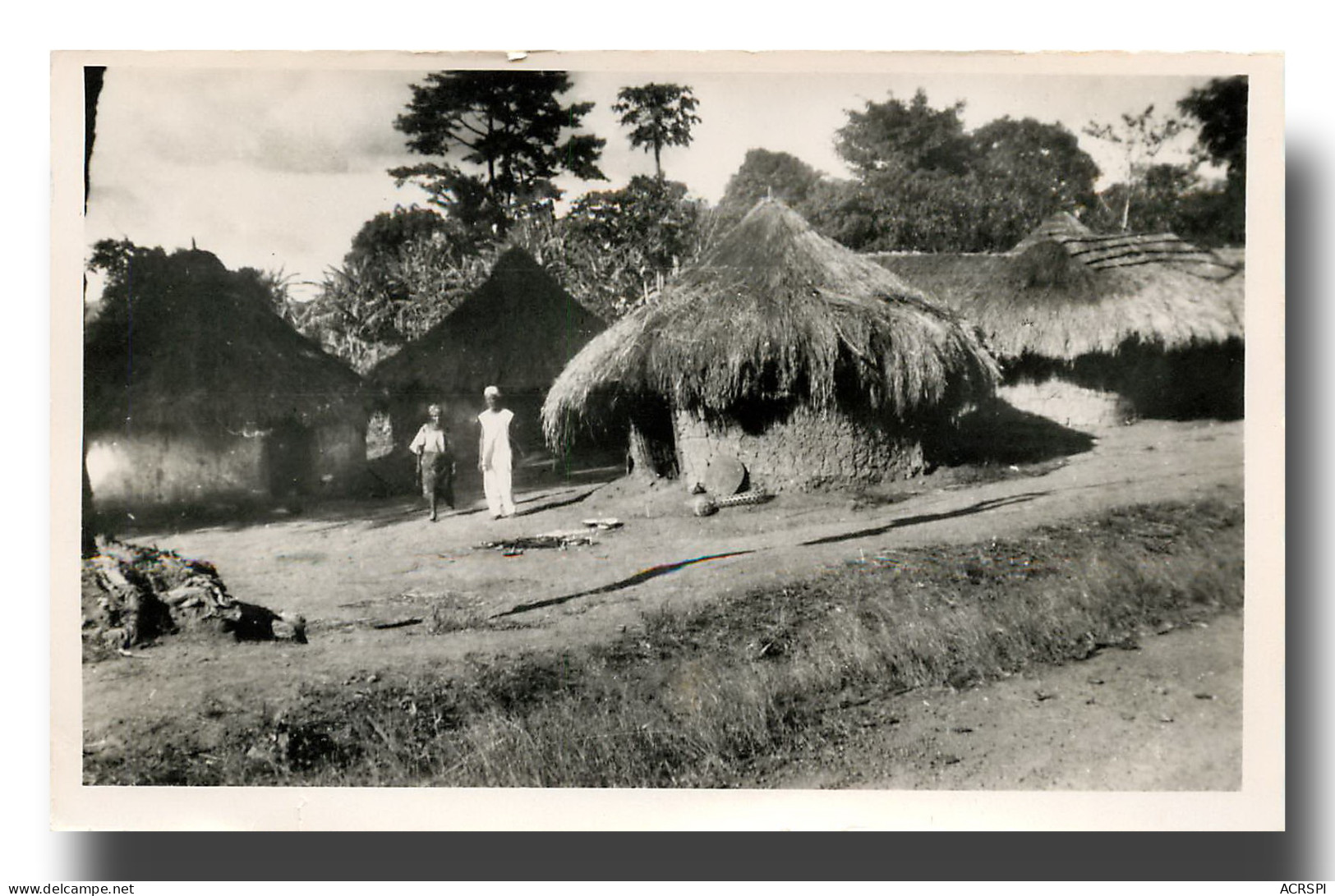 CAMEROUN  YOKO  41 - Un Village Des Hauts Plateaux    (scan Recto-verso) PFRCR00033P - Cameroun