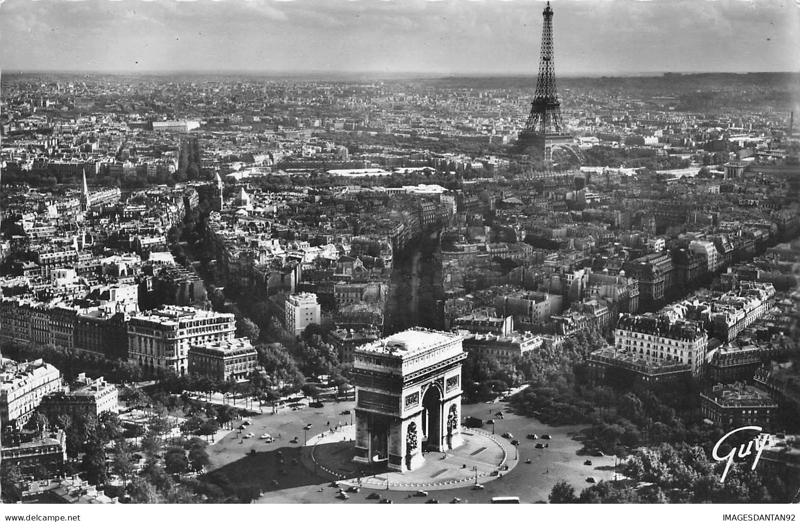 75 PARIS AN#MK0848 LA PLACE ET L ARC DE TRIOMPHE DE L ETOILE AU FOND LA TOUR EIFFEL HENRARD VUE AERIENNE - Tour Eiffel