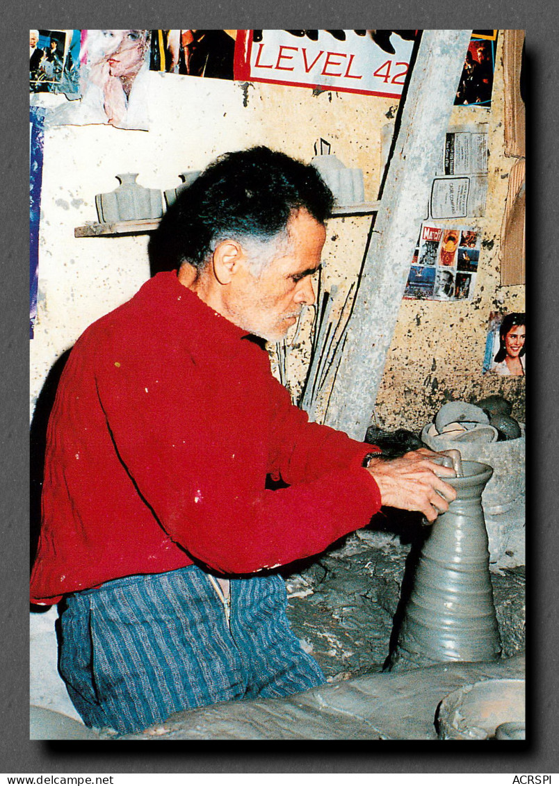 MAROC  Meknes Un Potier En 1998 édition Gaston Touraine (scan Recto-verso) PFRCR00036P - Meknès