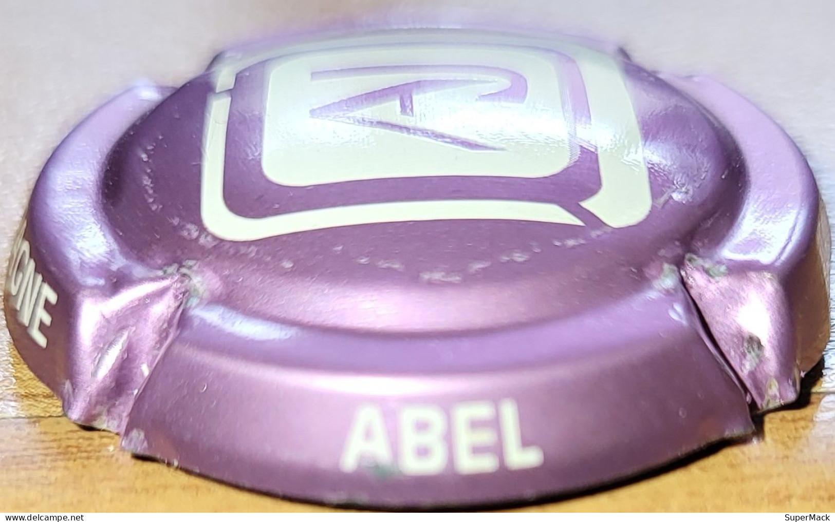 Capsule Champagne Abel JOBART Série 2 - Initiales Dans Carré, Inscription Sur La Tranche, Violet & Blanc Nr 16c - Autres & Non Classés