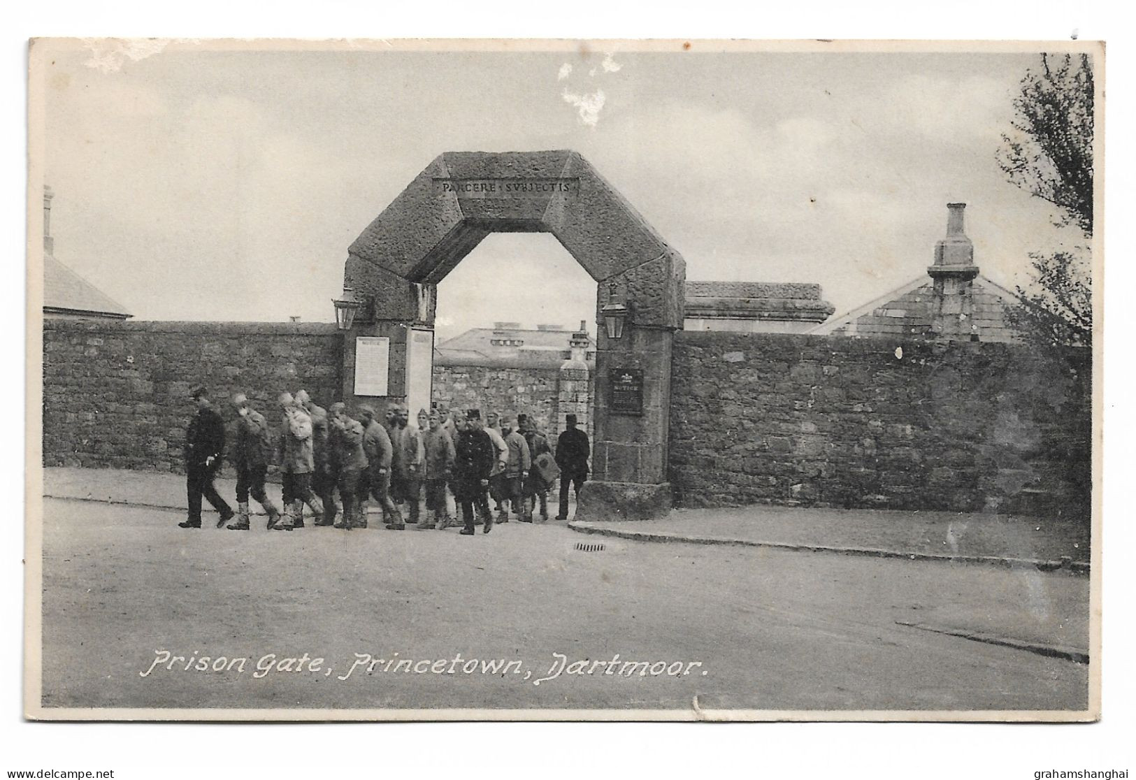Postcard UK England Devon Dartmoor Prison Gate Princetown Prisoners Convicts Going To Work ? Gaol Jail Posted 1931 - Dartmoor