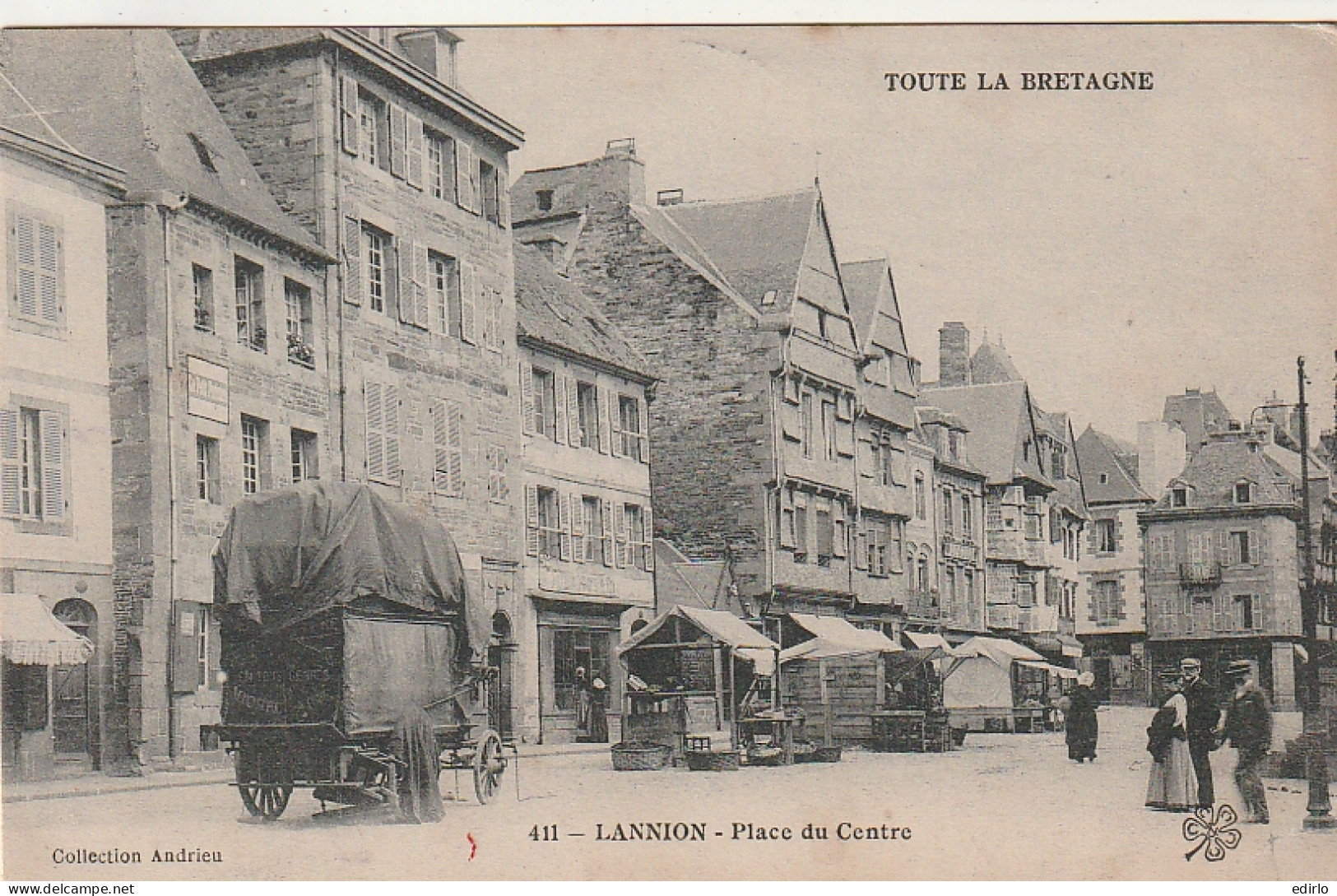 *** 22  ***   LANNION La Place Du Centre  TTB Timbrée Gros Plan Sur Les Marchand Jour De Foire - Lannion