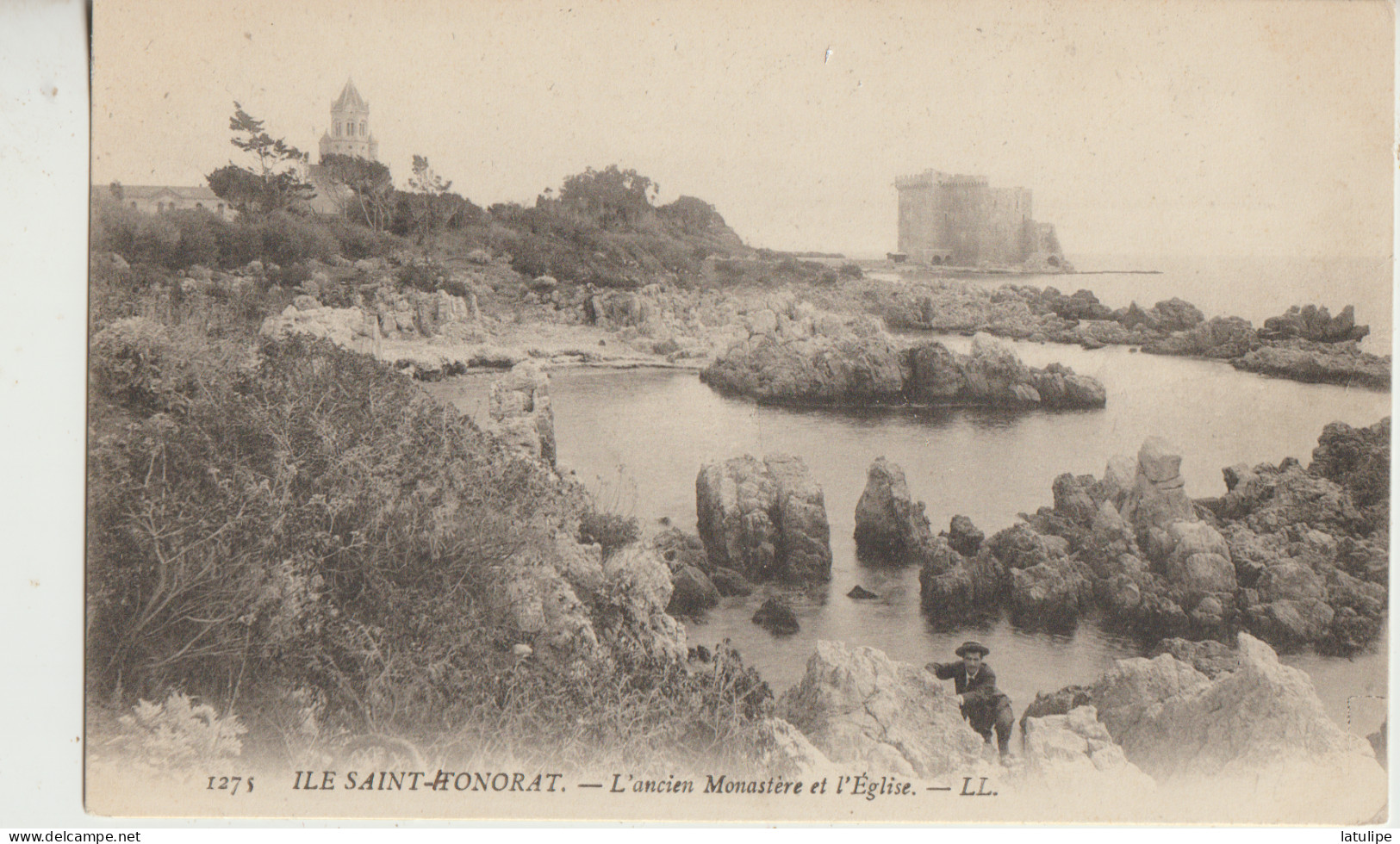 Ile Saint-Honorat 06 Carte Non Circulée  Animé Au 1er Plan Et L'Ancien Monastere Et L'Eglise - Otros & Sin Clasificación