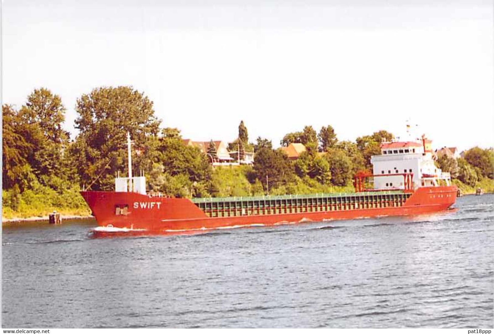 Lot De 100 BATEAUX DE COMMERCE - Photos Couleur Format CPM Cargo Merchant Ship Tanker Carrier Boats 1980-2000 Tous Pays - 100 - 499 Postales