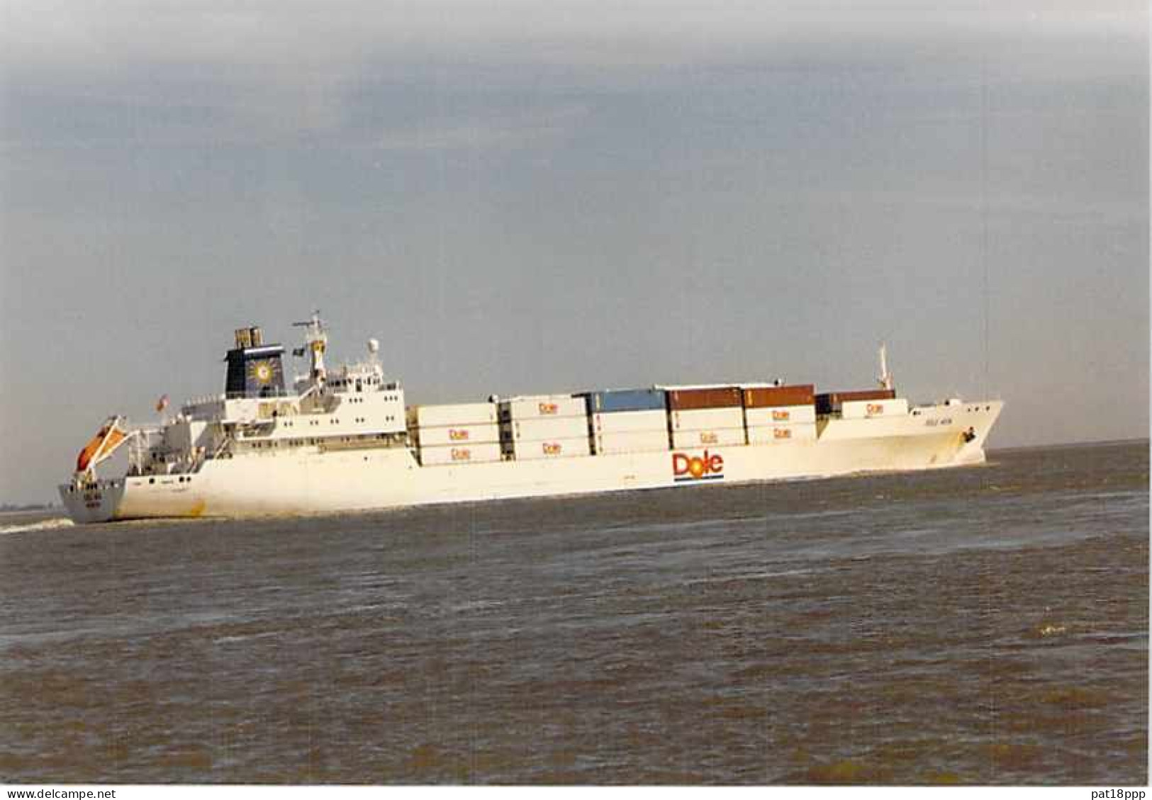 Lot de 100 BATEAUX DE COMMERCE - Photos couleur format CPM Cargo Merchant Ship Tanker Carrier Boats 1980-2000 tous pays