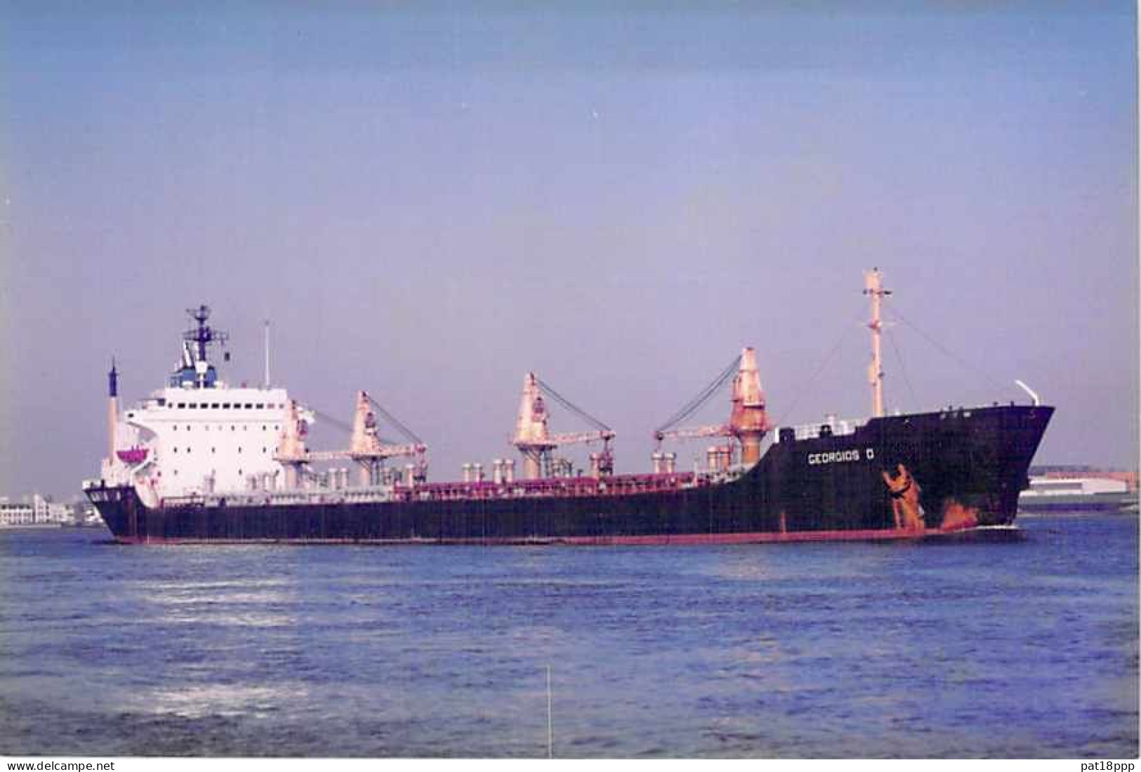 Lot de 100 BATEAUX DE COMMERCE - Photos couleur format CPM Cargo Merchant Ship Tanker Carrier Boats 1980-2000 tous pays