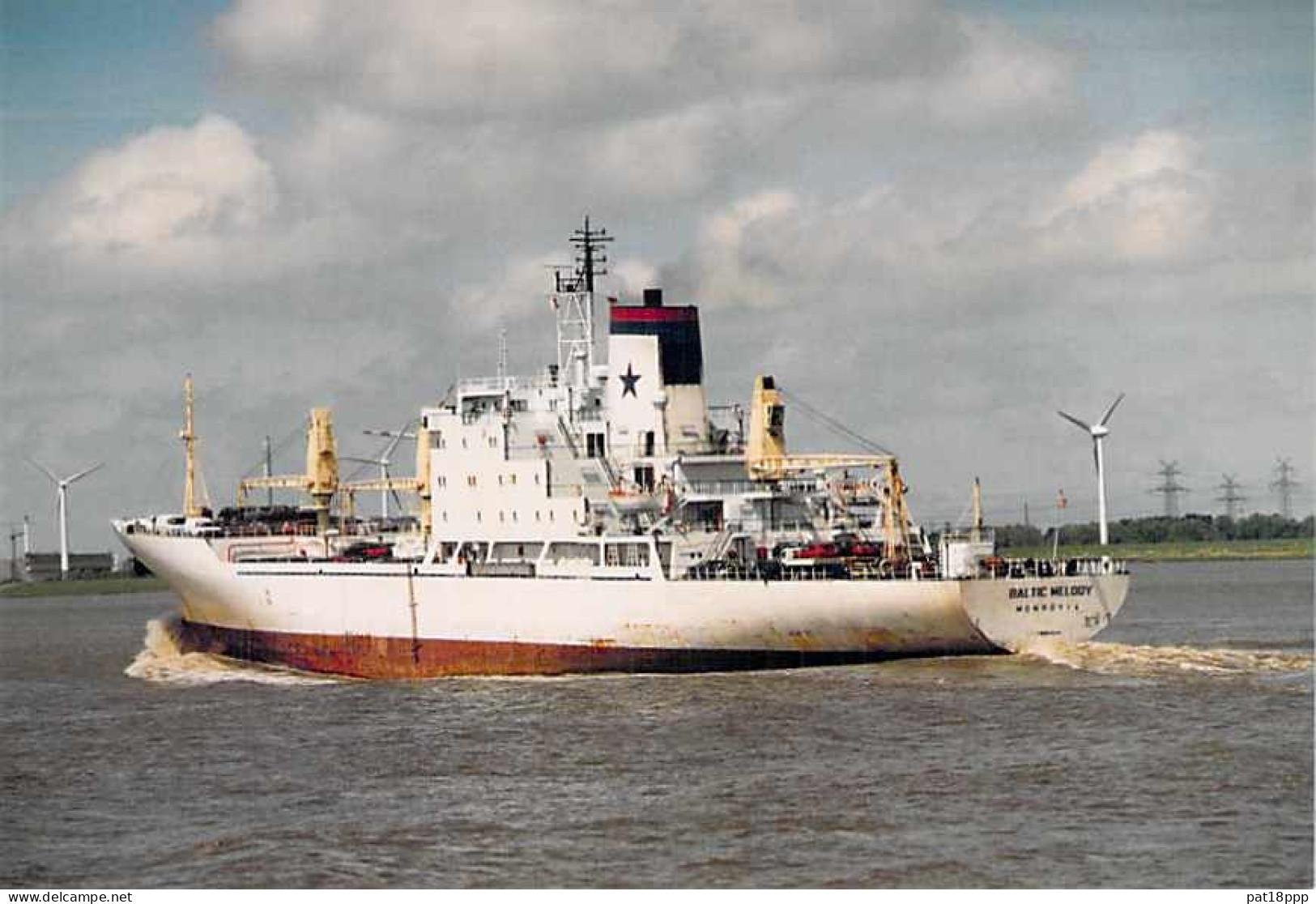 Lot de 100 BATEAUX DE COMMERCE - Photos couleur format CPM Cargo Merchant Ship Tanker Carrier Boats 1980-2000 tous pays