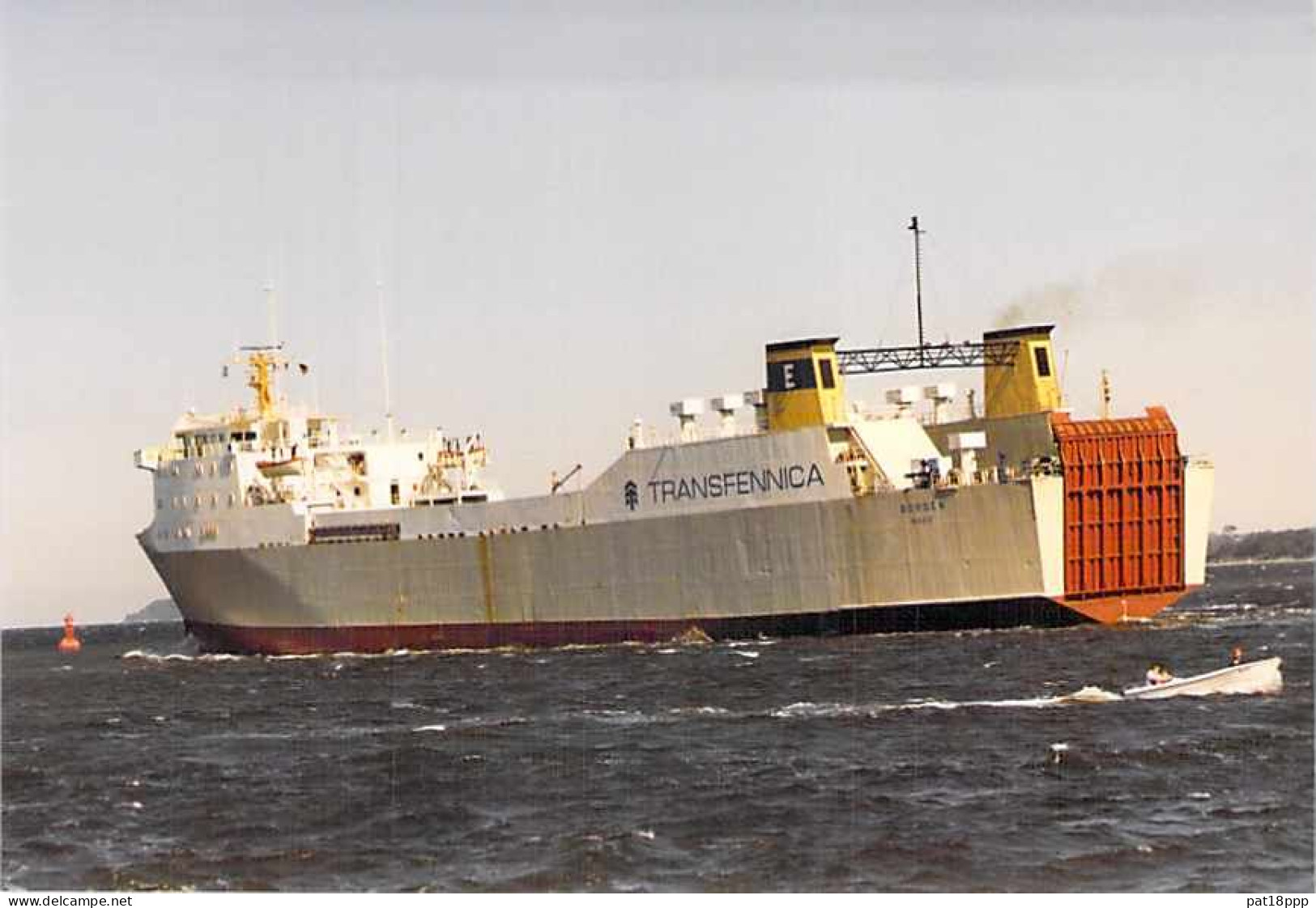 Lot de 100 BATEAUX DE COMMERCE - Photos couleur format CPM Cargo Merchant Ship Tanker Carrier Boats 1980-2000 tous pays