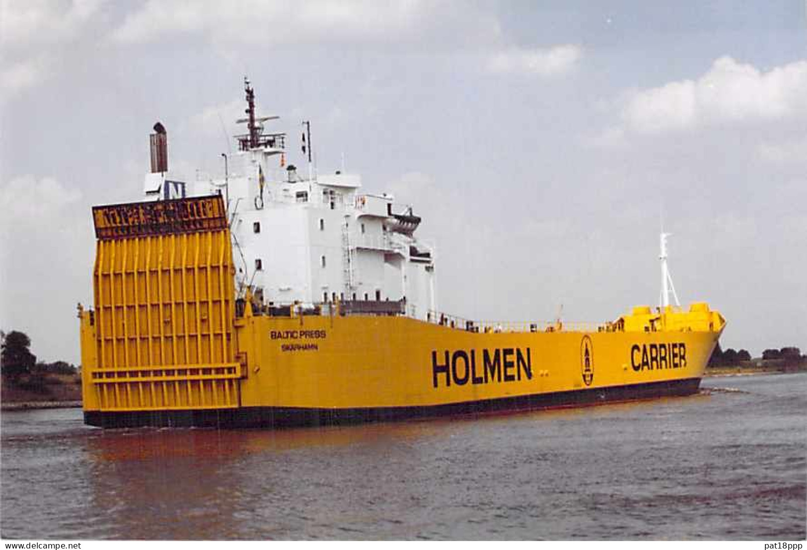 Lot de 100 BATEAUX DE COMMERCE - Photos couleur format CPM Cargo Merchant Ship Tanker Carrier Boats 1980-2000 tous pays