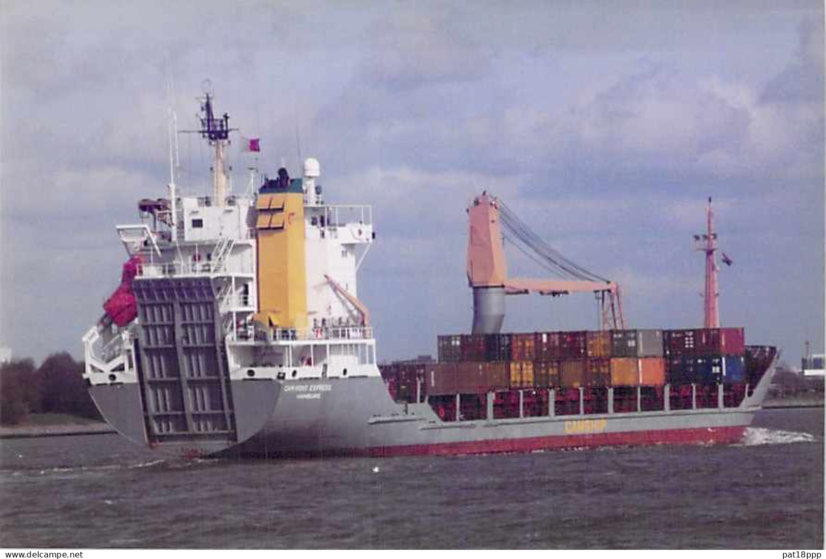 Lot de 100 BATEAUX DE COMMERCE - Photos couleur format CPM Cargo Merchant Ship Tanker Carrier Boats 1980-2000 tous pays