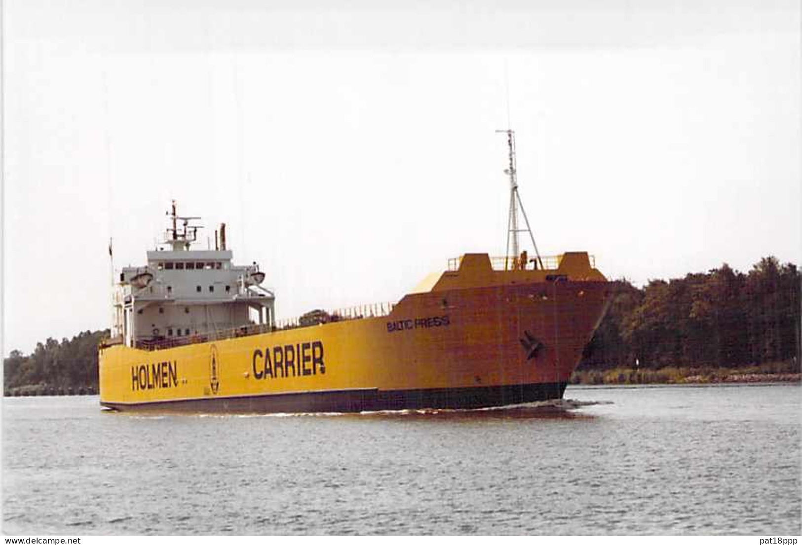 Lot de 100 BATEAUX DE COMMERCE - Photos couleur format CPM Cargo Merchant Ship Tanker Carrier Boats 1980-2000 tous pays