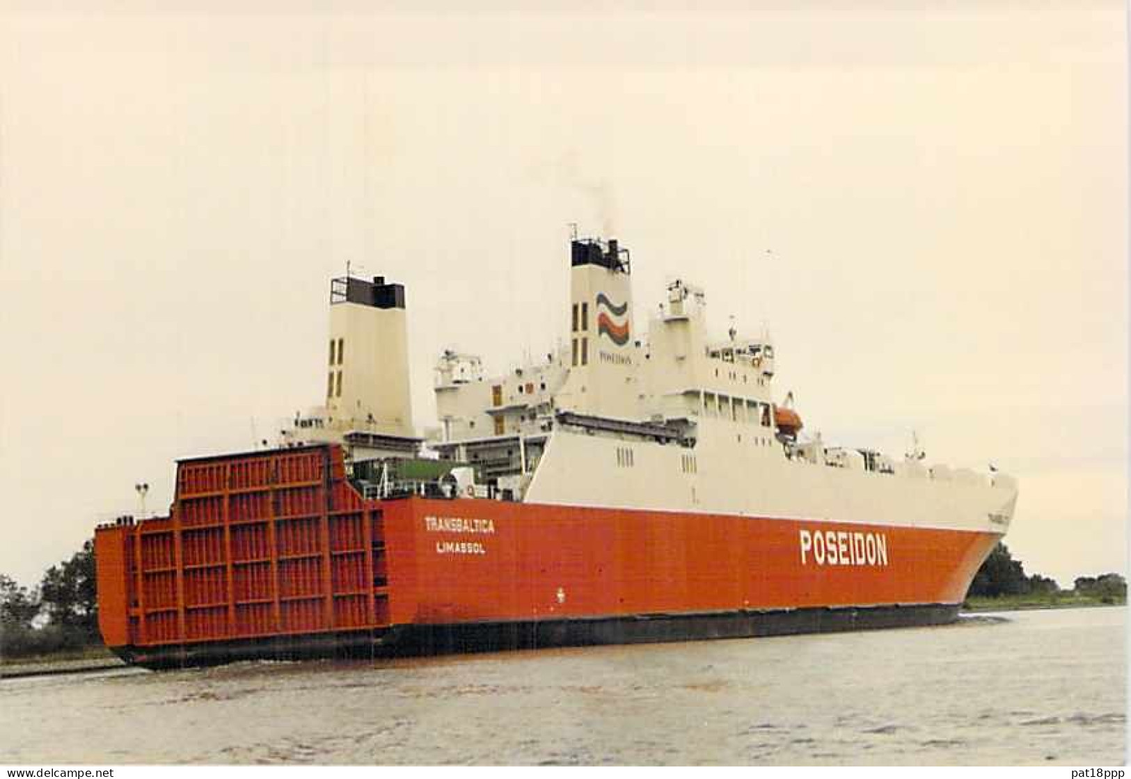 Lot de 100 BATEAUX DE COMMERCE - Photos couleur format CPM Cargo Merchant Ship Tanker Carrier Boats 1980-2000 tous pays