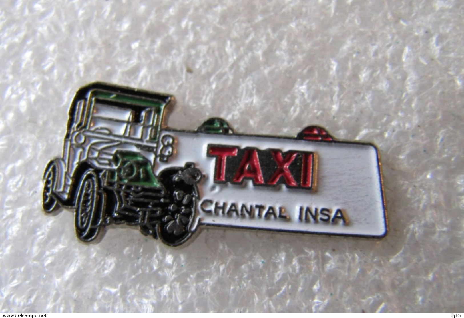 RARE PIN'S   RENAULT EF LANDAULET  LIMOUSINE  TAXI   CHANTAL  INSA - Renault