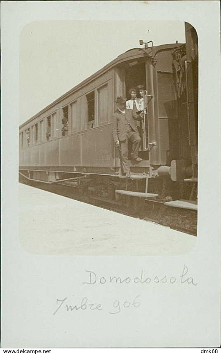 DOMODOSSOLA ( VERBANIA ) INTERNO STAZIONE FERROVIARIA - TRENO - CARTOLINA FOTOGRAFICA - 1906 (20535) - Verbania