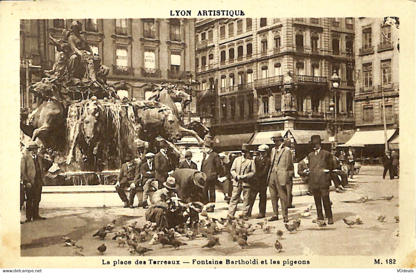 France (69) Rhône - Lyon - Place Des Terreaux - Fontaine Bartholdi Et Les Pigeons - Andere & Zonder Classificatie