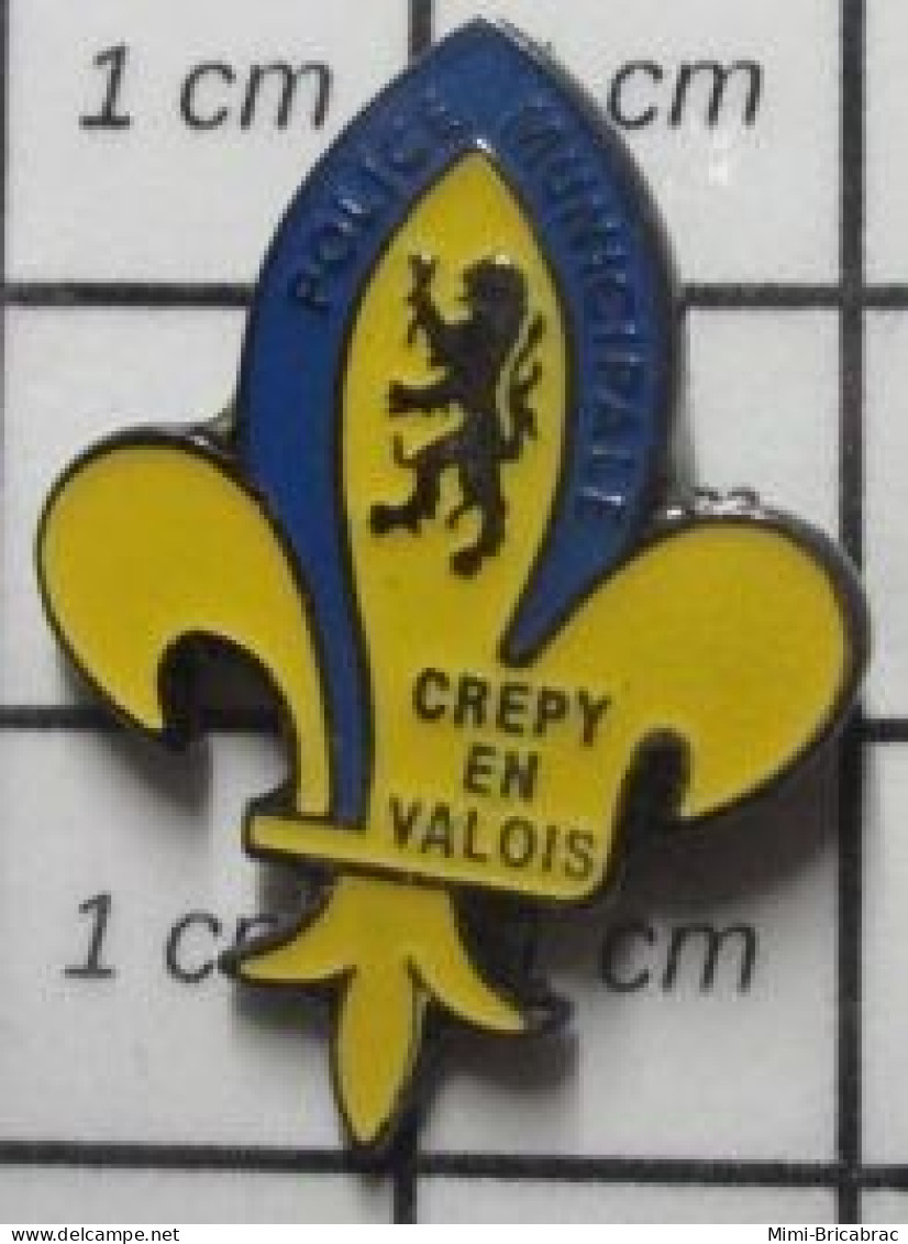 2020 Pin's Pins / Beau Et Rare / POLICE / POLICE MUNICIPALE CREPY EN VALOIS FLEUR DE LYS - Policia