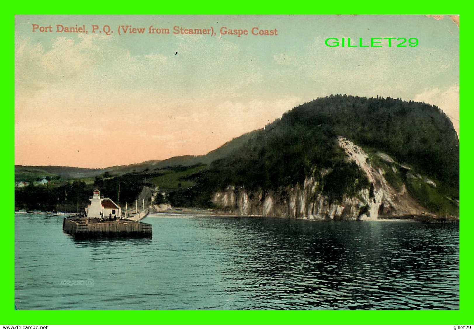 PORT DANIEL, QUÉBEC - VIEW FROM STEAMER, GASPÉ COAST - LIGHTHOUSE - WRITTEN - VALENTINE & SONS - - Autres & Non Classés