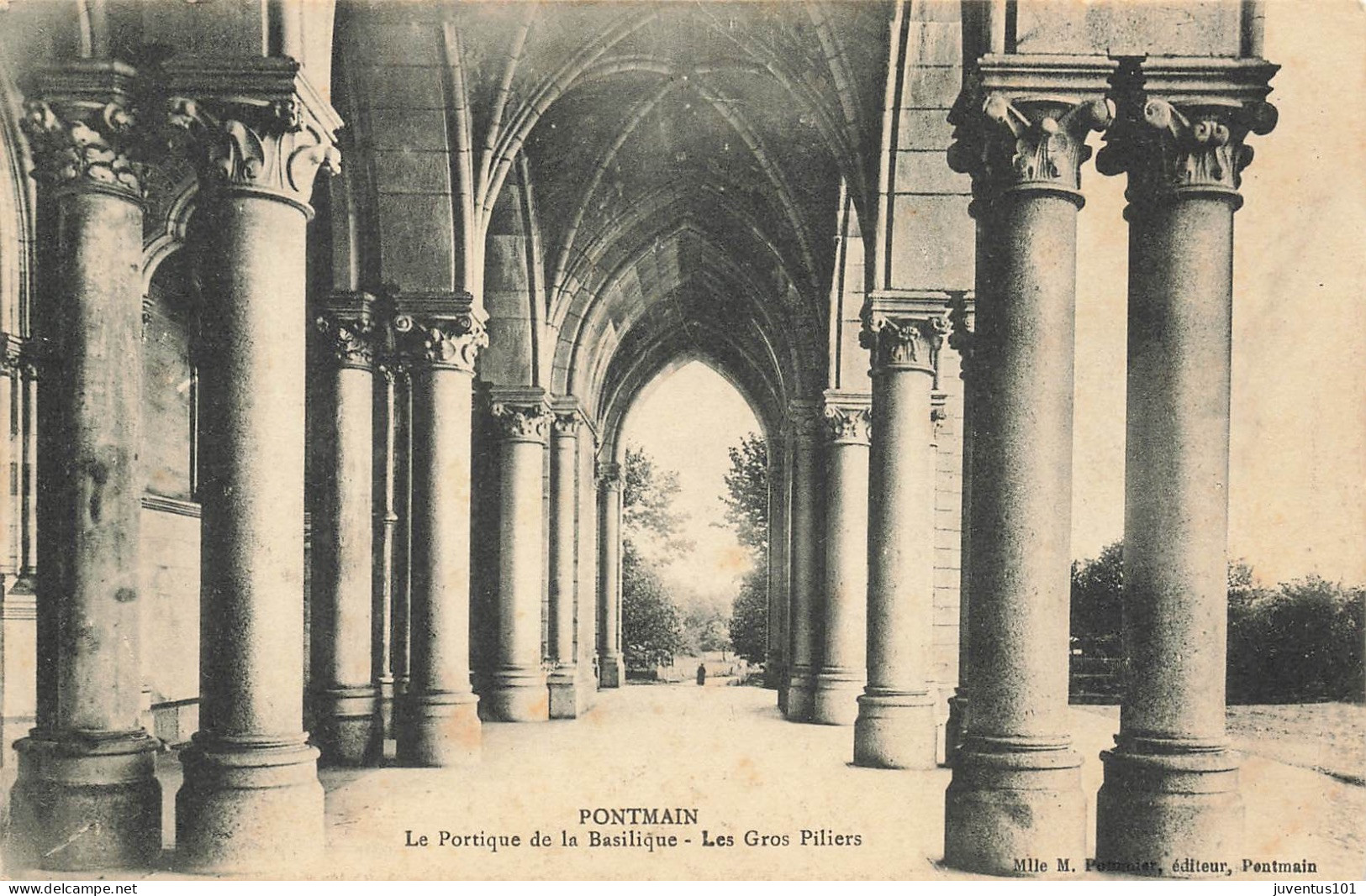 CPA Pontmain-Le Portique De La Basilique-Les Gros Piliers       L2801 - Pontmain