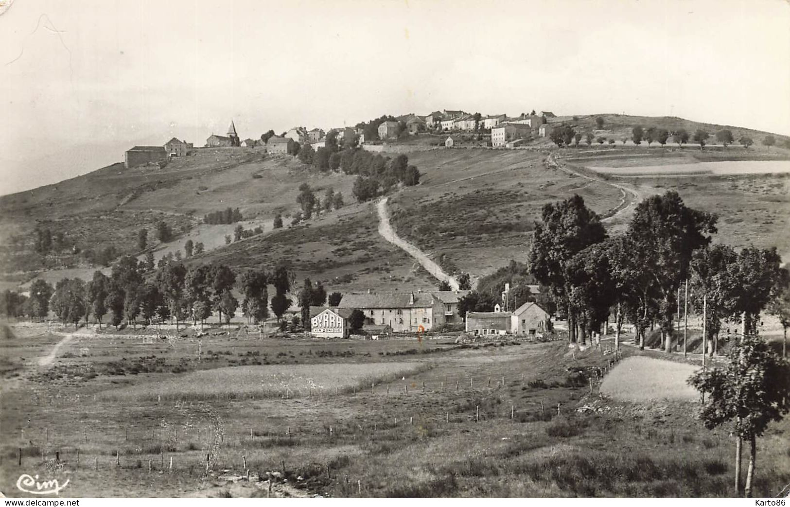 Châteauneuf De Randon * Vue Générale Du Village Et L'habitarelle - Chateauneuf De Randon